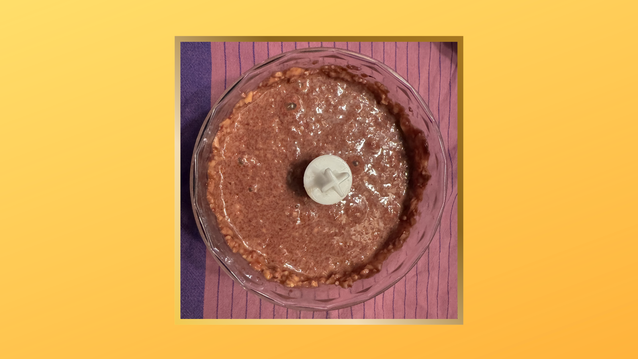 Eier werden in einem Topf gekocht